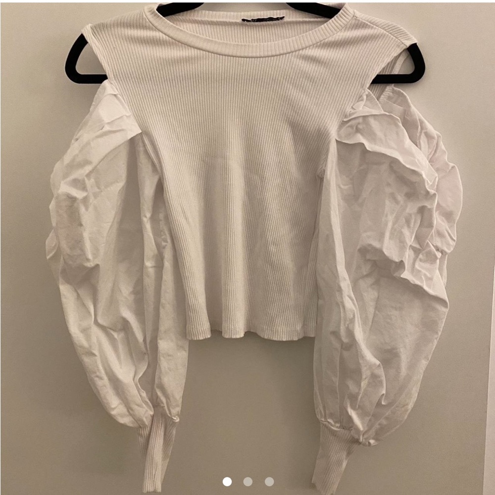 Unique top off the shoulder